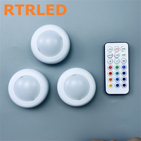 Lampes LED RGB modernes à piles, 6 pièces, avec télécommande, intensité réglable, installation facile, magnétiques pour armoire et placard