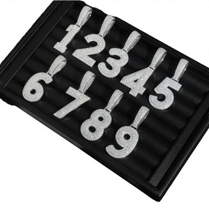 Colgante Personalizado con Número en Moissanita VVS, Plata de Ley 925, Certificado GRA, Engaste de Garras, Joyería Hiphop para Hombre - Product Image 1