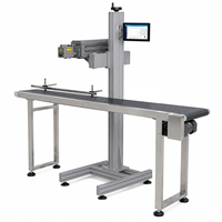 Machine de marquage laser à fibre 20W 30W 50W 100W avec convoyeur pour codage en vol sur métal, plastique, bouteilles, canettes, codes QR, dates et lots