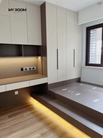 Armoire autoportante en bois massif sur mesure, rangement pratique et organisé pour la chambre à coucher