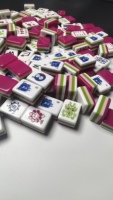 Jeu de tuiles de mahjong en acrylique brillant de luxe, 160 pièces, pliable, écologique, durable, portable, personnages monstres en forme de cœur, rouge rose