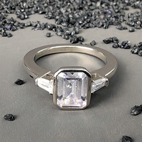GRA Bijoux fins en argent 925 Délicat taille émeraude VVS Moissanite Diamant Bague de fiançailles pour femme avec trois pierres