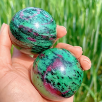 Boule de cristal de zoïsite avec rubis naturel, vente en gros, pierre précieuse Anyolite pour la guérison, la décoration intérieure et les rituels