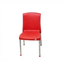 Chaise de salle à manger empilable en plastique rouge avec pieds en acier, design industriel pour restaurant et salle à manger à domicile