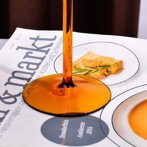 Copa de <span class=keywords><strong>Vino</strong></span> Tinto de Vidrio de Borosilicato Moderna, Personalizada, Única, Color Borgoña, Larga y Inclinada, de Samyo Wholesale - Product Image 4