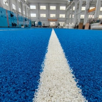 Gazon synthétique, gazon artificiel, herbe artificielle pour terrain de padel sur béton autour des piscines, terrain de tennis