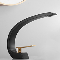 Robinet de lavabo artistique en laiton doré, style nordique créatif, pour eau chaude/froide, monotrou, avec cartouche en céramique