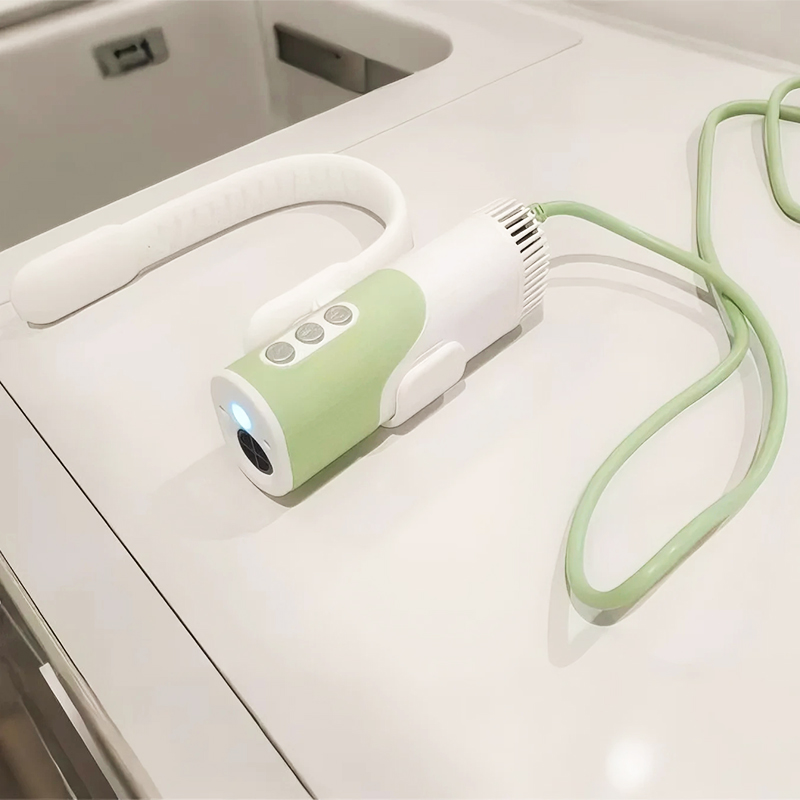 สีเขียวอ่อน