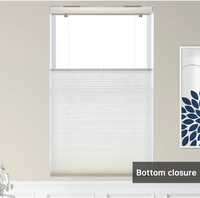 Stores alvéolaires modernes motorisés sans fil en tissu imperméable à isolation thermique, à motif horizontal, avec télécommande intelligente pour la maison