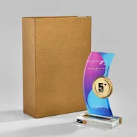 Trophée en cristal créatif personnalisé sculpté pour le prix de la réunion annuelle mensuelle des employés exceptionnels Trophées de champion sportif