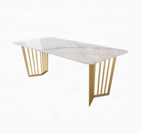 Table à Manger de Luxe GEDO 6 Places, Plateau Carré Moderne en Marbre avec Pieds Dorés Simples pour Maison ou Hôtel
