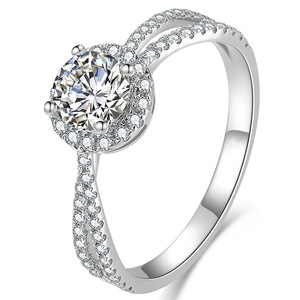 Bague de fiançailles élégante en moissanite style tournesol pour femme, bijou de doigt tendance - Product Image 1
