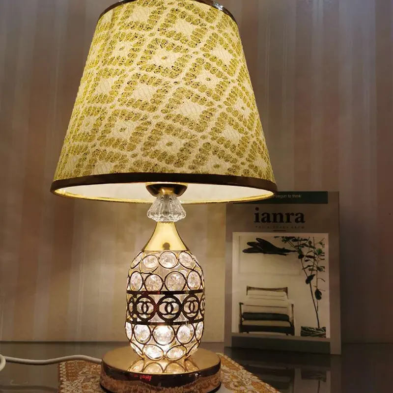 Nueva lámpara de mesa moderna de lujo recargable con cristal de alta calidad