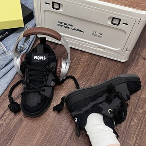 Zapatos de moda unisex con cordones, estilo casual y urbano, de diseñador de Guangzhou, con diseño de boleto de avión y caballero negro, para skate, con aumento de altura. - Product Image 2