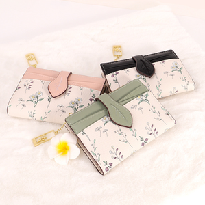 Portefeuille Femme Tendance à Motifs Floraux Grande Capacité en Cuir PU, Porte-Cartes Intégré, Porte-Monnaie Fin à Fermeture Éclair, Élégant avec Fermeture à Pression Feuille et Diamants - Product Image 4
