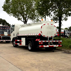 Mini HOWO LHD 5000L/5CBM/5M3 Oil Diesel Boswer Tanker Truck with Fuel Dispenser for Sale - Product Image 4