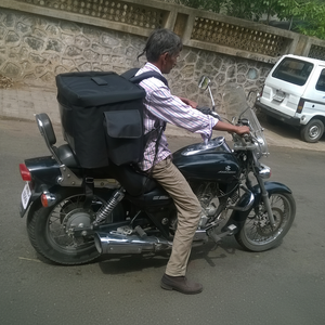 2023 boîte de livraison ouverte supérieure indienne en gros pour motos sac de vélo de paquet de queue arrière isolé en fibre de verre étanche - Product Image 1