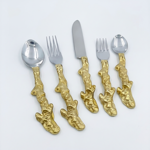 Juego de cubiertos metálicos novedosos con mangos dorados con diseño de animales, aptos para lavavajillas, para fiestas y uso doméstico. - Product Image 1