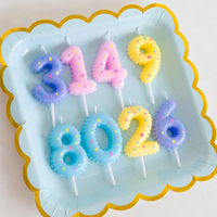 Bougie artisanale numérique en dentelle étoilée aux couleurs macaron, idéale pour la décoration de gâteaux de fête d'anniversaire pour enfants