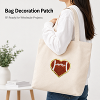 Patch de rugby américain en forme de cœur, petit, avec bordure dorée scintillante, emblèmes en chenille, pour l'ambiance des jours de match, autocollant pour pull, en gros, en stock