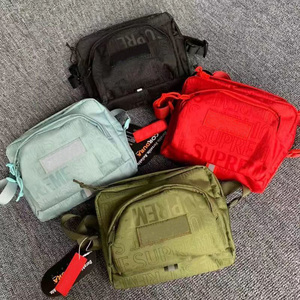 Nuevo Bolso Cruzado de Lujo para Hombre de Diseño Moderno y Duradero, Bolso de Hombro Personalizado Estilo Fog Essentials - Product Image 1