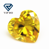 Wuzhou gemmes CZ 3*3-12*12mm pierres précieuses en zircon cubique jaune doré avec coupe de cœur, pierres synthétiques en zircon CZ à facettes en forme de cœur