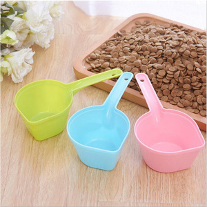 Wholesale dog food scoops, plastic water ladle-shaped dog food scoops, portable cat and dog food <b>measuring</b> <b>spoons</b>, pet supplies. - Product Image 1