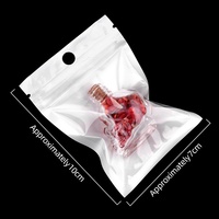 Vente en gros de copeaux de cristaux naturels de guérison dans une mini bouteille en verre en forme de crâne, pierre de Reiki, ornement cadeau gothique d'Halloween