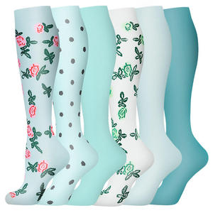 <span class=keywords><strong>Chaussettes</strong></span> <span class=keywords><strong>de</strong></span> compression <span class=keywords><strong>fantaisie</strong></span> et mignonnes en gros, 15-20 mmhg, motifs floraux, soutien gradué, circulation améliorée, hauteur genou, séchage rapide - Product Image 5