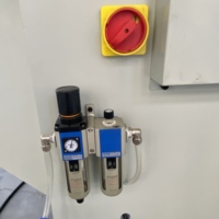 Machine de perçage et de fraisage CNC compacte OUWO 1800 mm pour le fraisage de trous et de rainures sur les profilés en aluminium et en PVC et la gravure de surface