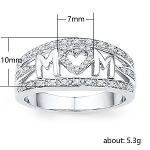 Anello da Donna con Scritta 'Mom' e Zirconi Tricolore, Regalo Sentimentale per Ogni Giorno, Gioiello da Mano - Product Image 3