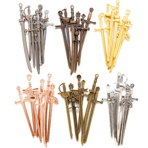 Set di 7 <span class=keywords><strong>Ciondoli</strong></span> in Lega Metallica <span class=keywords><strong>Argento</strong></span> Antico a Forma di Arma da Gioco Spada Lunga per Segnalibri e Creazione di Gioielli 60mm - Product Image 1