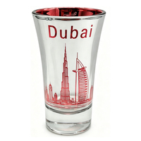 Verre à shot souvenir de Dubaï personnalisé avec gravure laser, logo et électroplaqué, représentant la silhouette de la ville