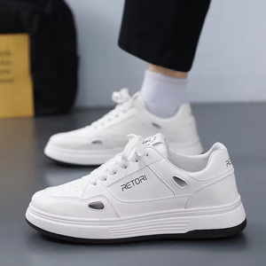 Chaussures décontractées en cuir respirantes pour hommes Nouveau style Chaussures de sport blanches Chaussures de skate tendance polyvalentes légères Baskets pour hommes - Product Image 6