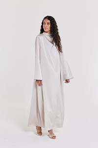 Abaya Cardigan Elegante con Ricamo Floreale, Vestito Asimmetrico Drappeggiato, Cappotto Modesto Abbinato a Bandane Etniche Moderne del Medio Oriente - Product Image 3
