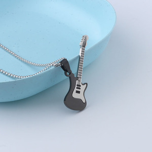Colar de Guitarra Masculino Hip-Hop, Pingente de Aço Inoxidável Unissex, Joia de Personalidade Estilo <span class=keywords><strong>Rock</strong></span>, Acessório de Suéter com Corrente de Bambu - Product Image 3