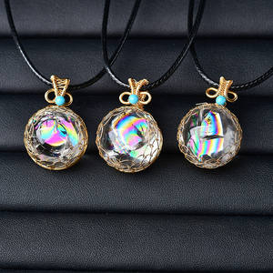 Venta al por mayor <span class=keywords><strong>Natura</strong></span> piedras curativas Arco Iris luz <span class=keywords><strong>Bola</strong></span> <span class=keywords><strong>de</strong></span> cuarzo transparente seda dorada malla tejida colgante collar <span class=keywords><strong>de</strong></span> cristal - Product Image 2