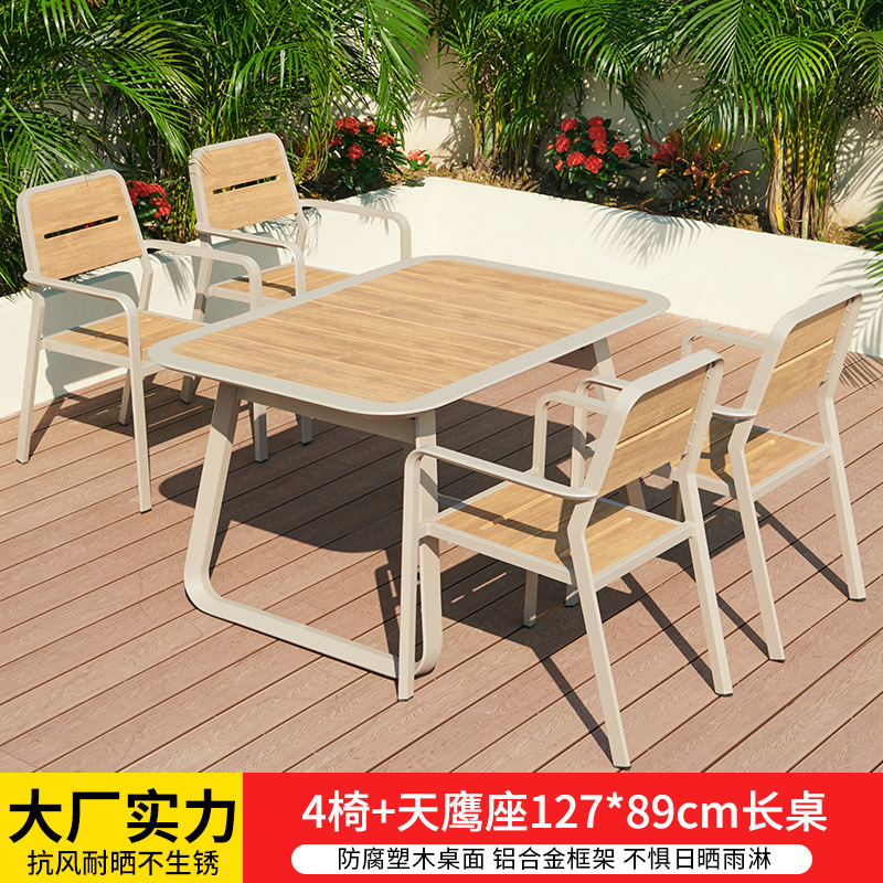 Mesa de comedor Aquila de 127 cm de largo con 4 sillas.