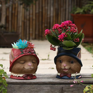 Vaso Decorativo in Resina 'Sweet Love' con Coniglietto e Coniglietta, per Piante Grasse e Fiori, Regalo Festivo - Product Image 1