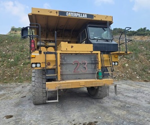 Camion benne minier Caterpillar 777D/773D modèle 2012 fabriqué au Japon, norme Euro 3, 451-500 ch, benne basculante robuste - Product Image 2