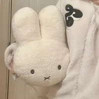 Peluche Miffy aux yeux noirs, adorable poupée, coussin de lit Kawaii, coussin de canapé doux et confortable, cadeau pour fille et garçon