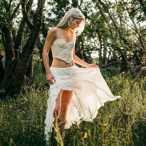 Jupe longue blanche droite décontractée, respirante, écologique, naturelle, style bohème, ourlet asymétrique, automne, femme, pour les vacances à la plage - Product Image 2