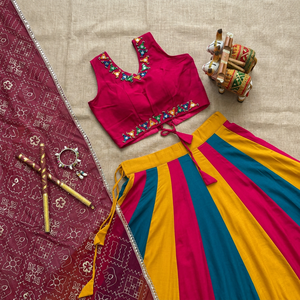 Ensemble de jupe Lehenga indienne traditionnelle avec design color block et dupatta imprimé pour les occasions de mariage et festives - Product Image 2