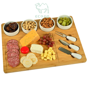Grande planche à fromage en bambou avec 4 bols en céramique et 3 plateaux à charcuterie en acier inoxydable conçus et plateau de service de qualité - Product Image 2