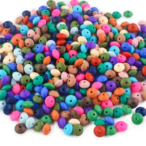 Jouets de dentition en silicone alphabet pour bébé Perle colorée Lettre de bricolage Autres perles en vrac 12mm 15mm Perle ronde en silicone personnalisée Vente en gros