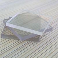 Plaque de toiture transparente en polycarbonate rigide enduit UV sur mesure pour abri de voiture et serre