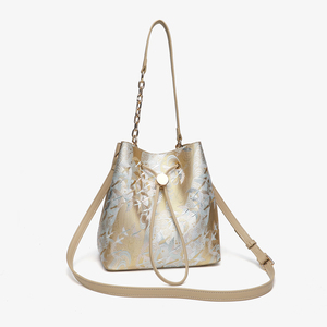 Sac fourre-tout seau beige de luxe personnalisable en jacquard brodé pour femme, haute qualité OEM ODM, vente en gros - Product Image 1