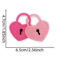 Fer brodé populaire de coeur de Valentines sur des mini patchs de broderie pour des vêtements Saint Valentin