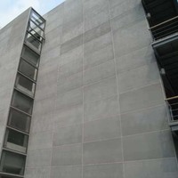Maison prédécoupée moderne en forme de L, avec grande terrasse suspendue, offre spéciale