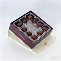 Boîtes de chocolats truffés de Noël haut de gamme personnalisées, gaufrage offset, boîte de présentation rigide écologique, fermeture magnétique, plateau en plastique